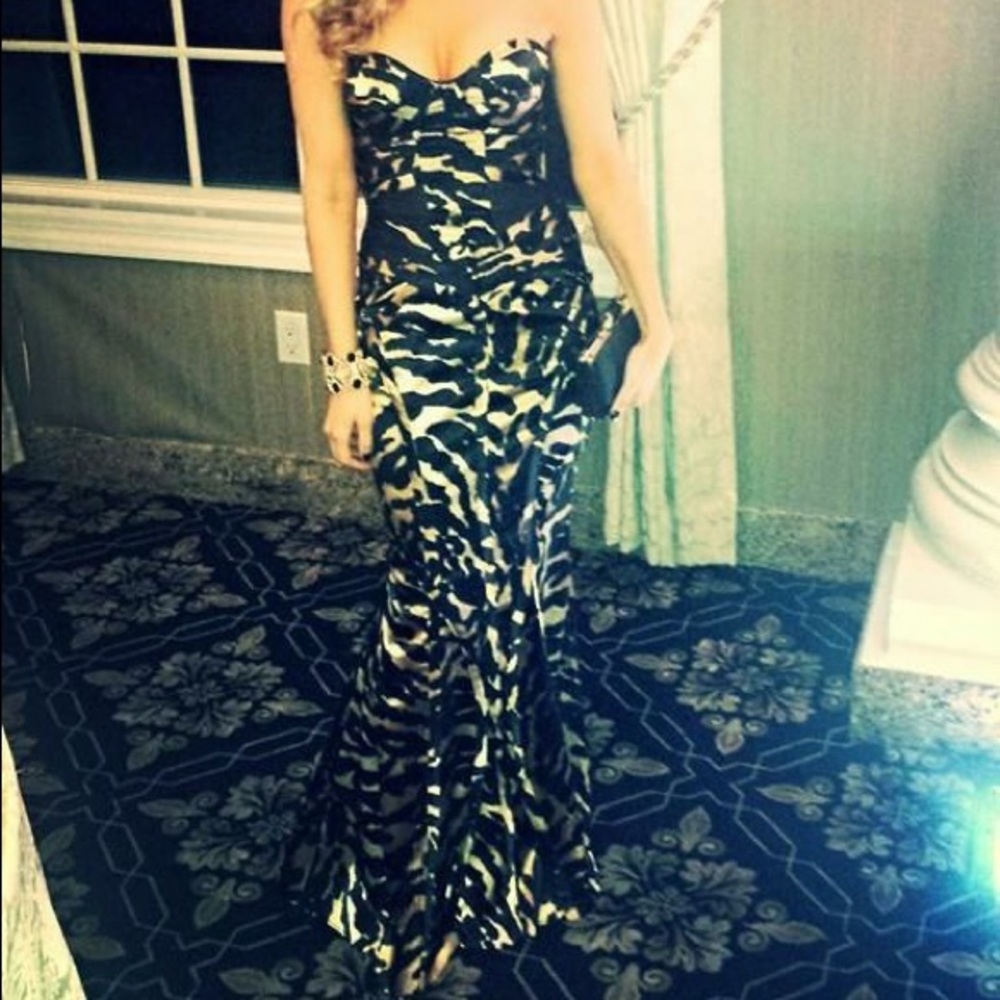 Prom dress fits 00 .